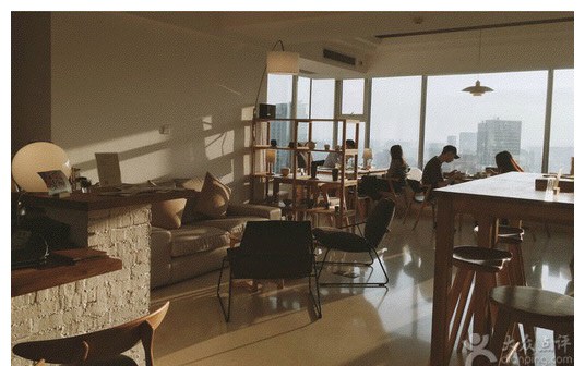 2014 — the 2.0 high-rise café interior with floor-to-ceiling city views